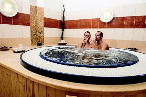 Hot Tub, group of guests