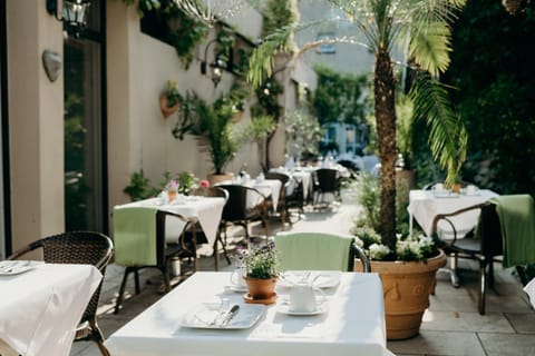 Patio, Restaurant/places to eat