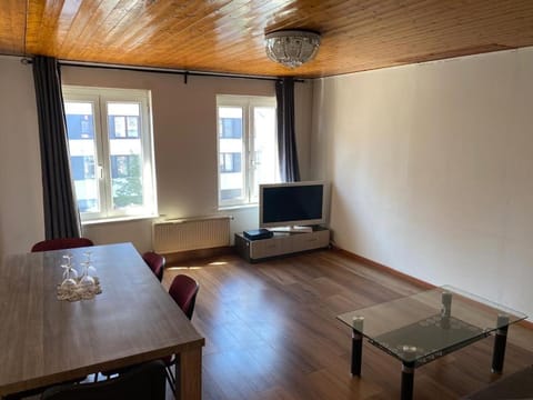 Communal lounge/ TV room, Living room, Dining area