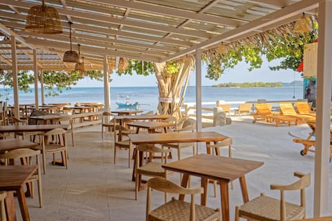 Restaurant/places to eat, Restaurant/places to eat, Sea view