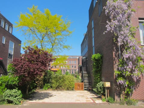 Facade/entrance, Garden