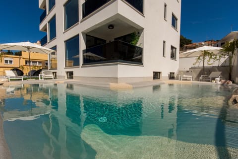 Swimming pool, Swimming pool