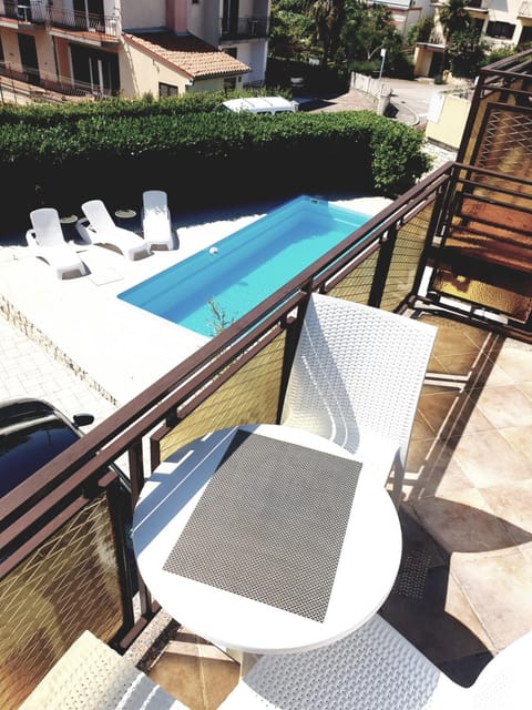 View (from property/room), Balcony/Terrace, Pool view, Swimming pool, Swimming pool