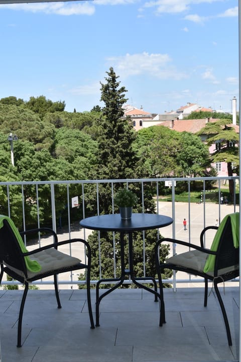 View (from property/room), Balcony/Terrace, Quiet street view