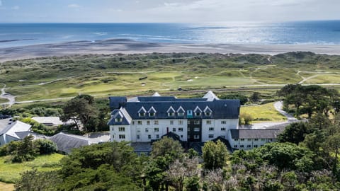 Property building, Natural landscape, Beach, Sea view