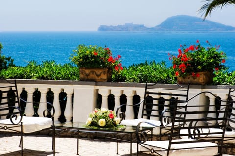 Restaurant/places to eat, Balcony/Terrace, Sea view