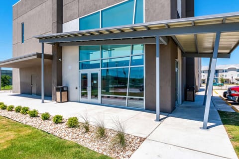 Property building, Facade/entrance, Day, On site, Time of day