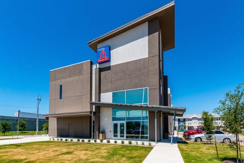 Property building, Day, On site, Time of day