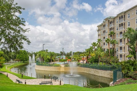 Hilton Vacation Club Mystic Dunes Orlando Resort in Four Corners