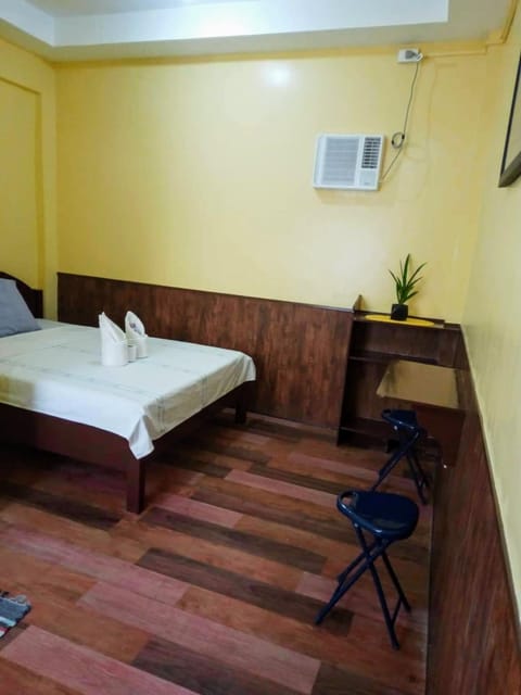 R & D Island Lodge Bed and Breakfast in Central Visayas