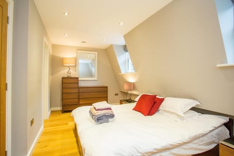 The Escalier Mews - Bright 3BDR Home Eigentumswohnung in City of Westminster