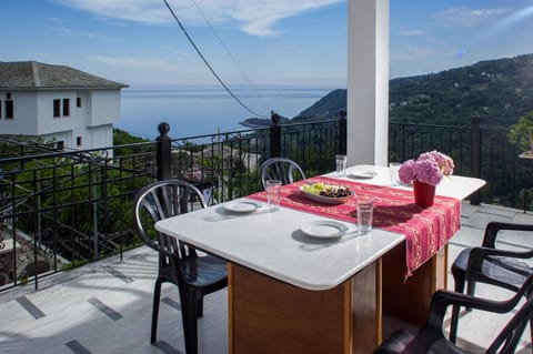 Patio, Day, Natural landscape, View (from property/room), Balcony/Terrace, Dining area, Mountain view, Sea view