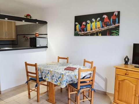 Charmant appartement T2 cabine, proche plage, commerces, parking privé, terrasse sud-est, 5 pers - FR-1-326-582 Apartment in Marseillan