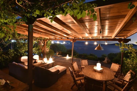 Garden, Balcony/Terrace, Lounge or bar, Seating area, Garden view, Sea view