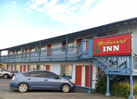 Redwood Inn Motel in Crescent City
