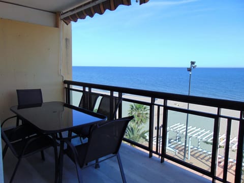 3 Bedroom, sea front & sea view, plunge pool Apartment in Fuengirola