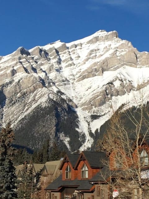 Hillside Bungalows Terrain de camping /
station de camping-car in Banff