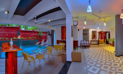 Restaurant/places to eat, Lounge or bar, Swimming pool, Swimming pool, Breakfast