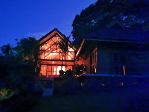 Camiguin Volcano Houses-Panoramic House Alojamiento y desayuno in Northern Mindanao