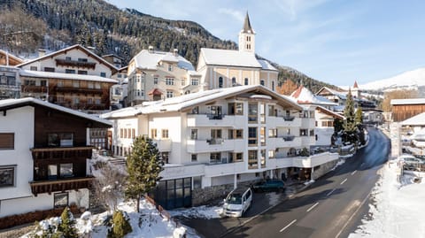 Property building, Neighbourhood, Bird's eye view, Winter, Parking
