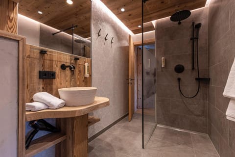 Shower, Bathroom, towels