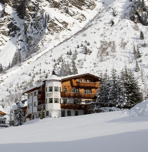Facade/entrance, Natural landscape