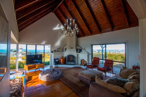 Orewa Cliff Top Villa in Auckland Region