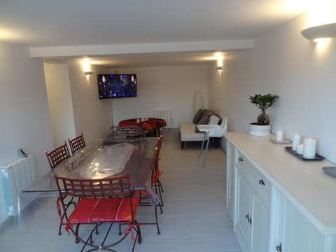 TV and multimedia, Living room, Dining area