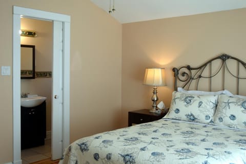 Strathaird Bed and Breakfast Bed and Breakfast in Niagara Falls