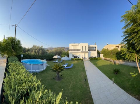 Property building, Day, Garden, Garden view, Pool view