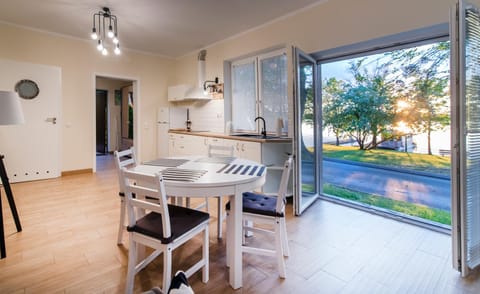 Kitchen or kitchenette, Living room, Lake view, Sunset