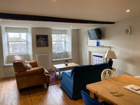 Monmouth House Apartments, Lyme Regis Old Town, dog friendly, parking Condominio in Lyme Regis