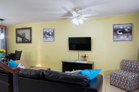 Country Club Comfort Casa in Portmore