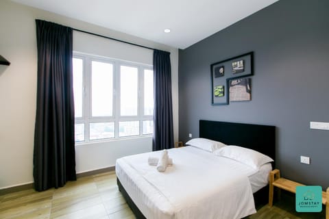 Bed, Photo of the whole room, Bedroom, City view, Landmark view, Mountain view, Street view