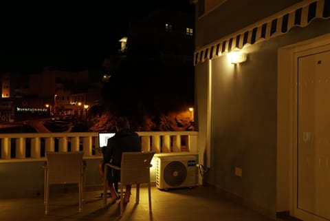 People, Balcony/Terrace