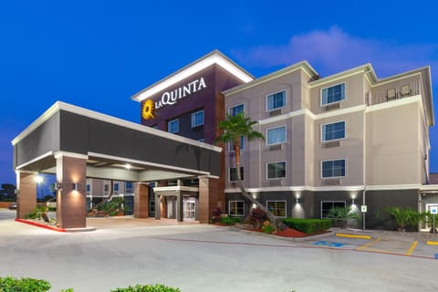 La Quinta by Wyndham Houston Channelview Hotel in Cloverleaf