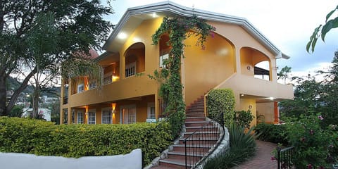 Property building, Facade/entrance, Day, Garden, View (from property/room)