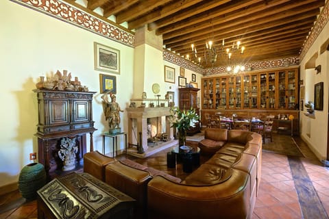 Library, Living room, Lounge or bar, Area and facilities