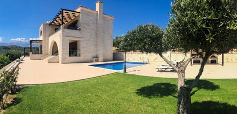 Facade/entrance, BBQ facilities, Garden, Swimming pool