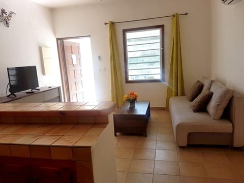 One bedroom apartement with furnished garden and wifi at La Savane 2 km away from the beach Appartement in Saint Martin