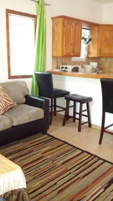 One bedroom apartement with furnished garden and wifi at La Savane 2 km away from the beach Eigentumswohnung in Saint Martin