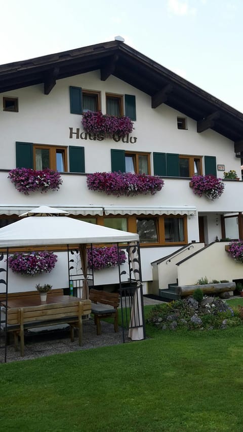 Haus Odo Bed and breakfast in Lech