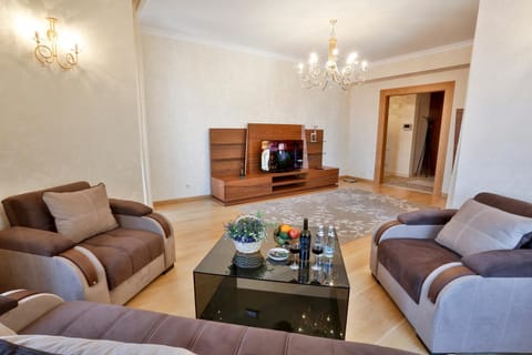 Serviced Apartment on Rustaveli Avenue Condominio in Tbilisi