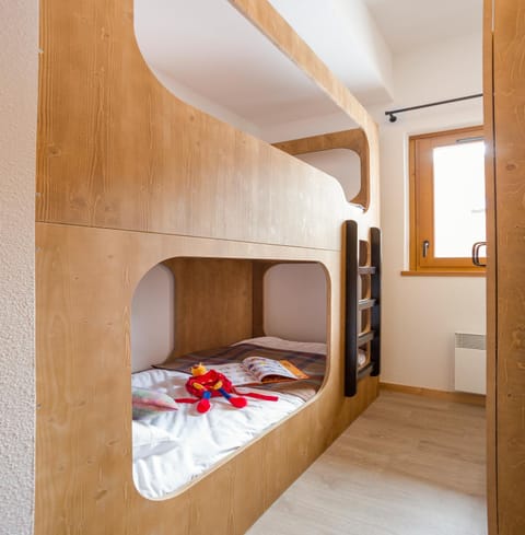 Photo of the whole room, bunk bed