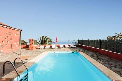 Balcony/Terrace, Sea view, Swimming pool