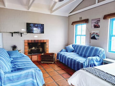 TV and multimedia, Living room, Evening entertainment