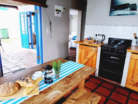 Kitchen or kitchenette, Dining area, minibar, pet friendly, stove