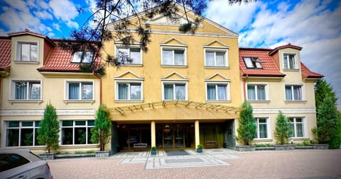 Property building, Day, Parking