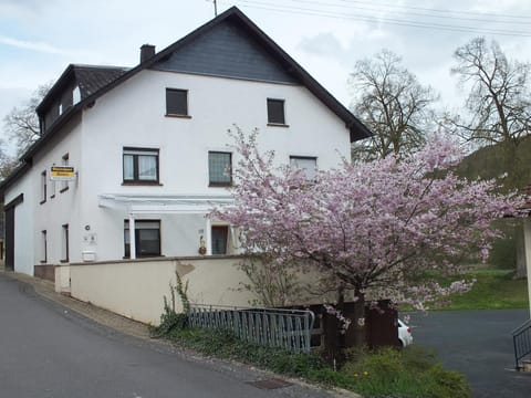 Gästehaus Neises Bed and Breakfast in Trier-Saarburg