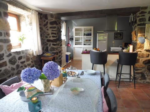 Dining area, kitchen